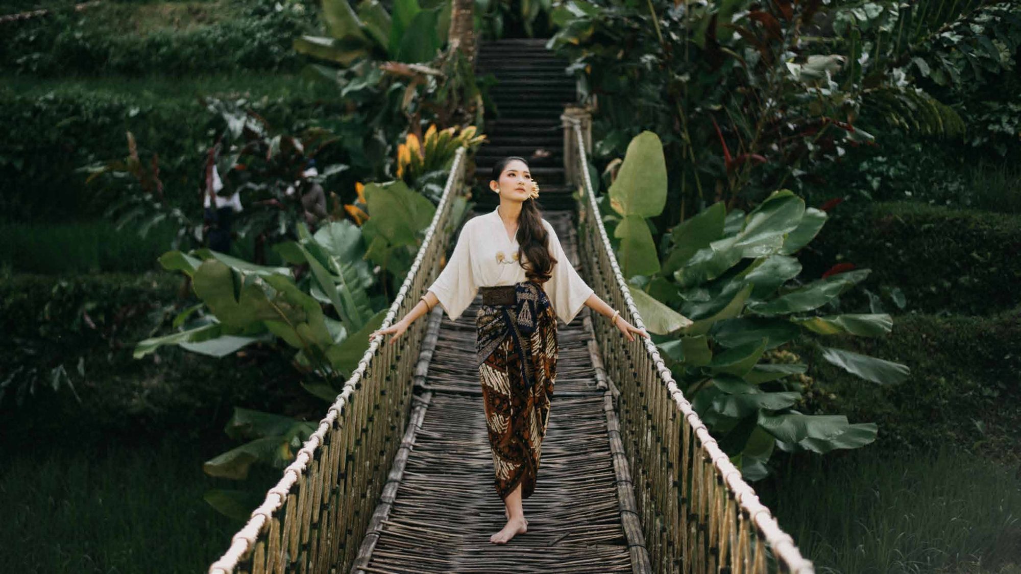 Indira Laksmi traditional Balinese costume photoshoot, photo 17