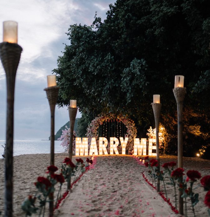 Heart / Round "Marry Me" Light-Up proposal setup in Bali, photo 3