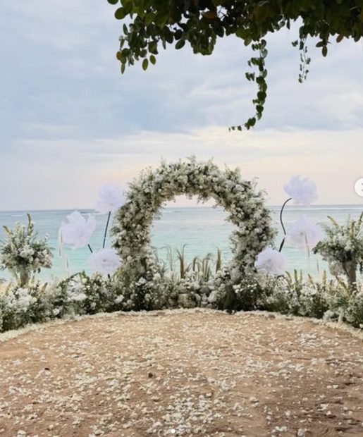 Love / Moon / Round Arch proposal setup in Bali, photo 5